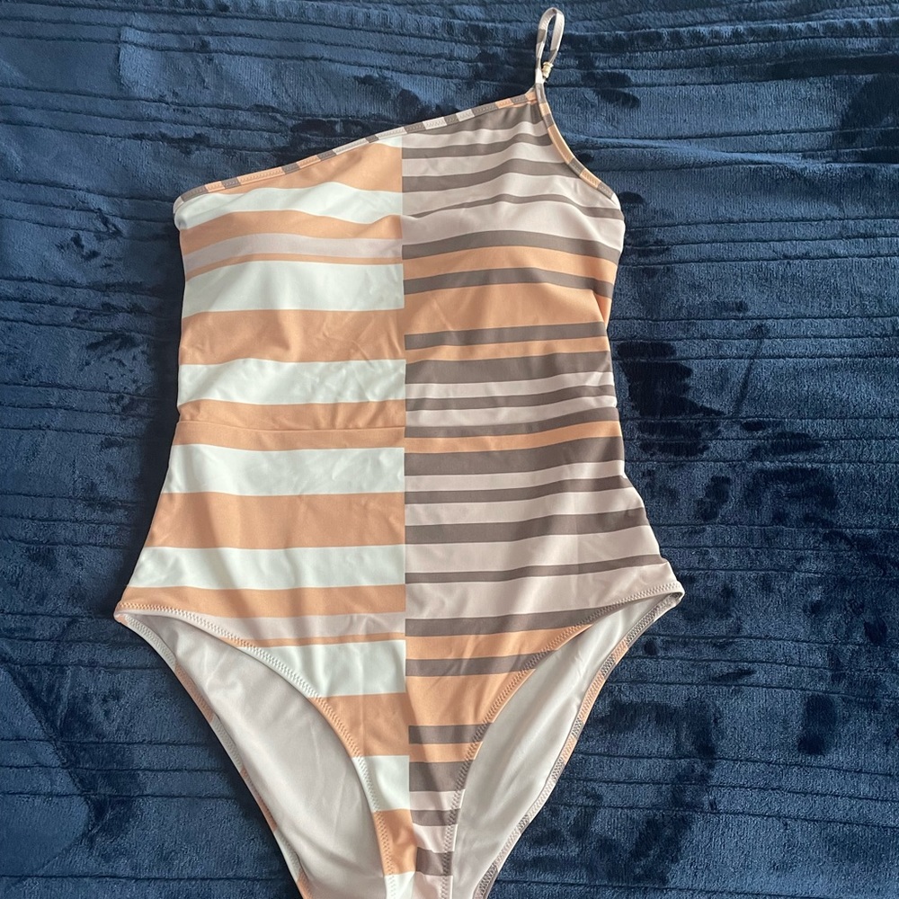 Brand new Aerie One Piece!!